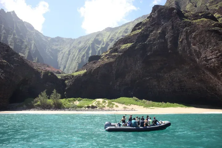 Lucky Lady Deluxe Nā Pali Snorkel Tour