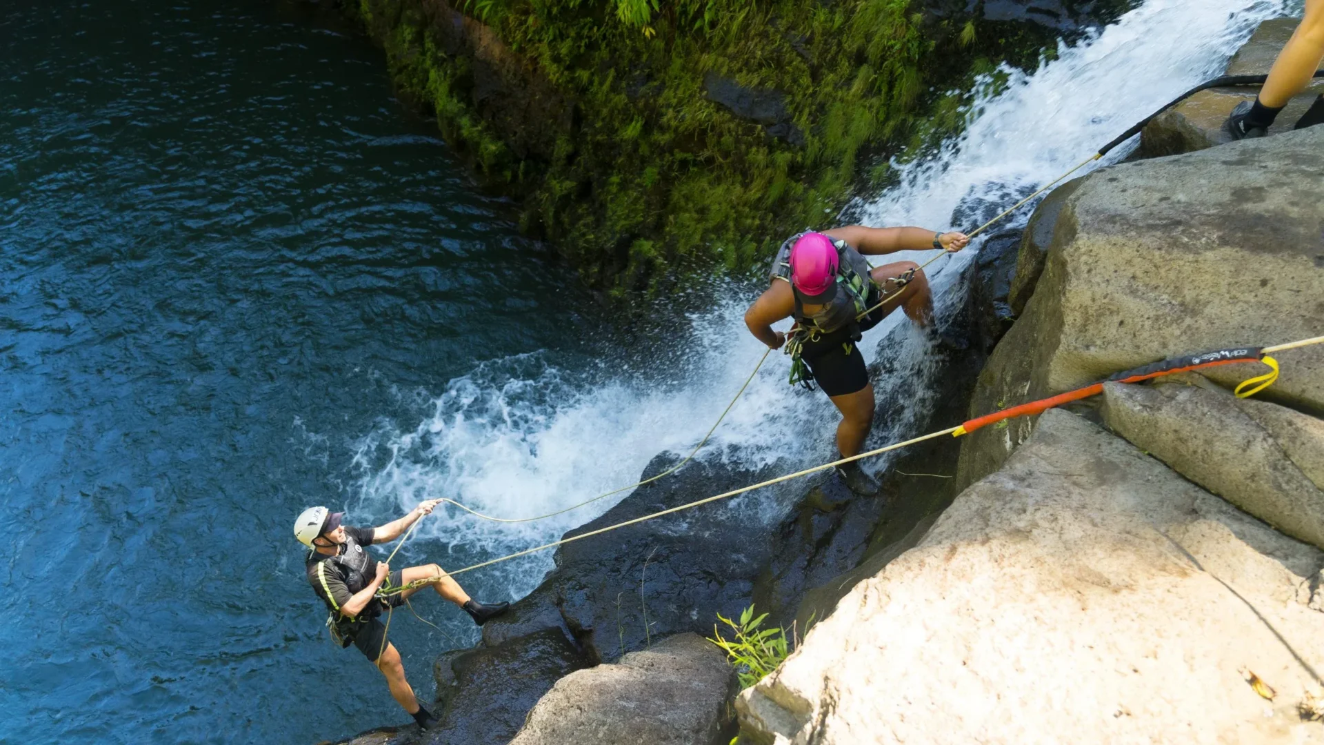 Classic Canyon Rappelling Group Tour