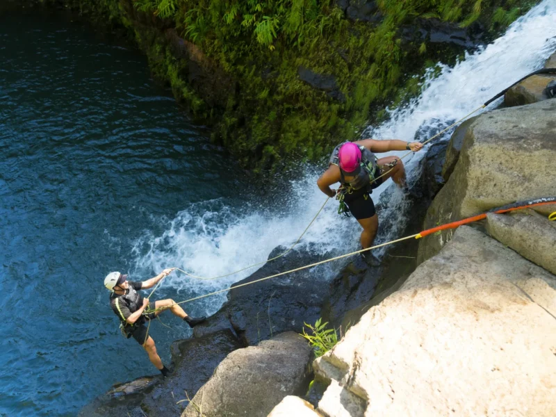 Classic Canyon Rappelling Group Tour