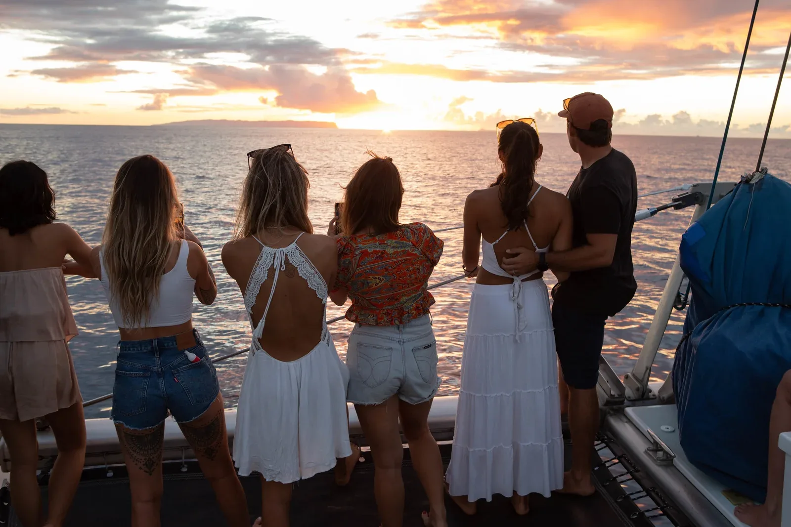 Nā Pali Sunset Dinner Sail - 4.5hr