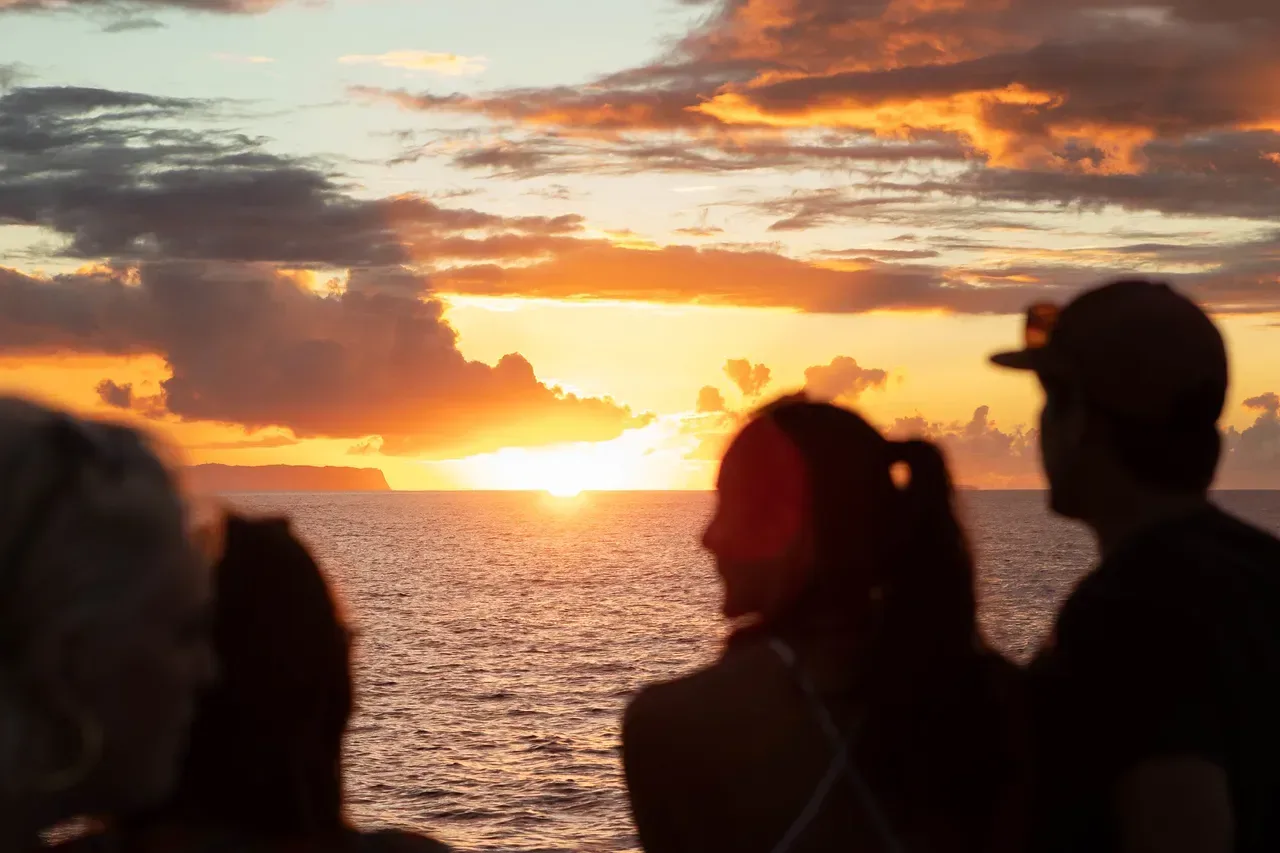 Nā Pali Sunset Sightseeing Cruise