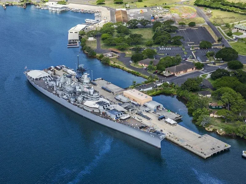 Kauaʻi to Oʻahu: Pearl Harbor Deluxe Tour