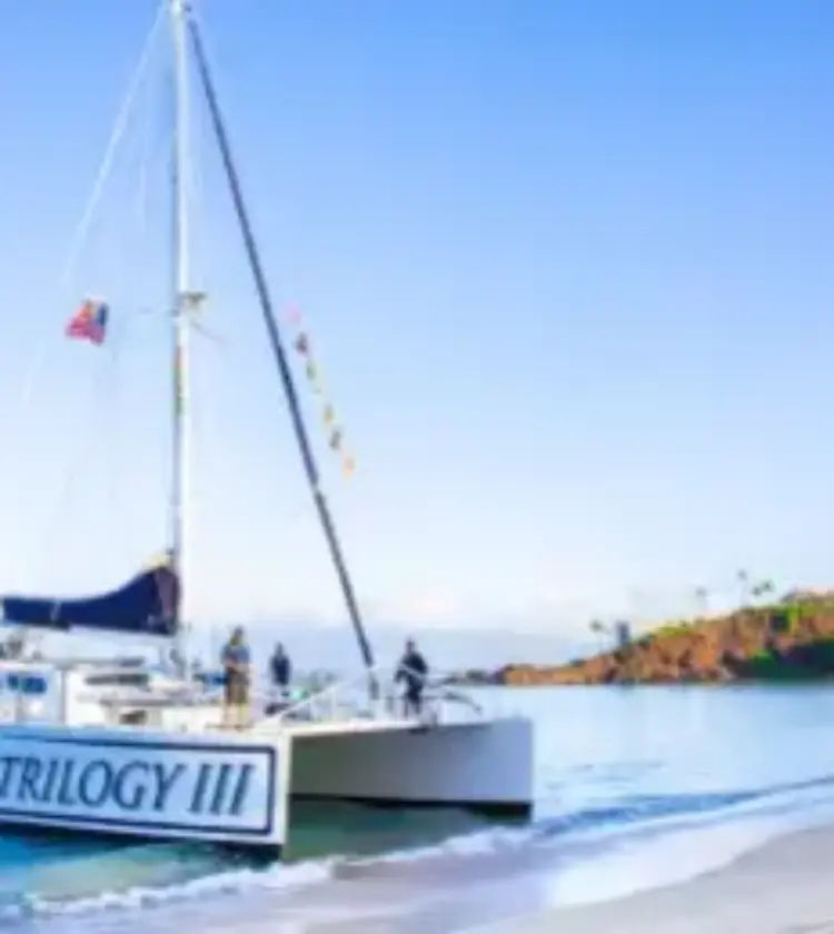 Descubre Molokini: Aventuras de Snorkel y Marinas